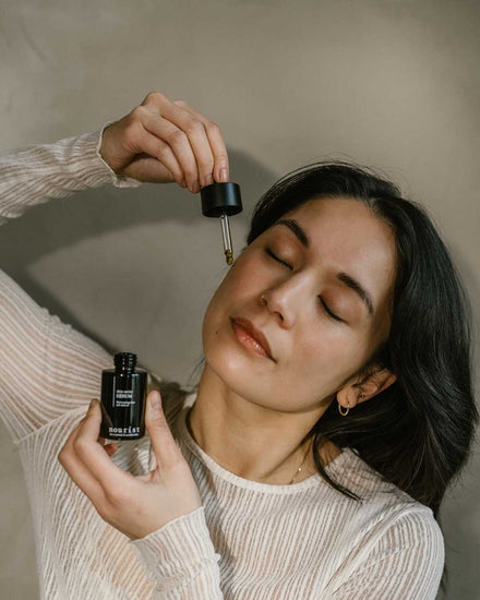Nourist-Model-Product-Skin Savior Serum